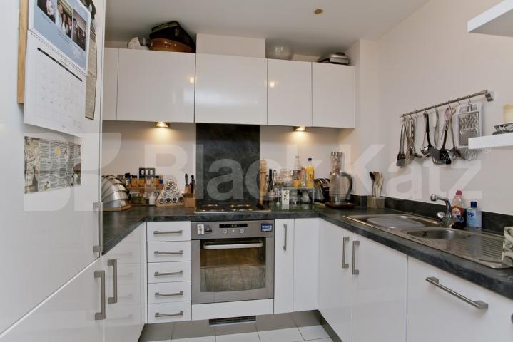 			LET , 2 Bedroom, 1 bath, 1 reception Apartment			 Viridian Apartments, Battersea Park Road, Battersea